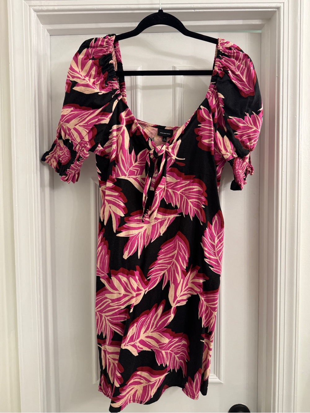 Who What Wear Pink and Cream Leaf-Print Dress
